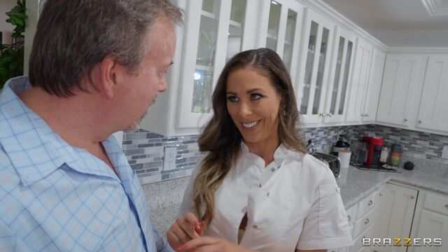 Красивая зрелка с большими сиськами потрахалась с соседом на зло мужу